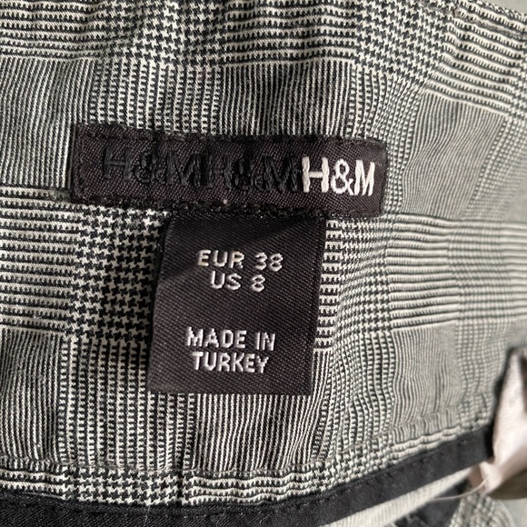 H&M Shorts - Picture 5 of 6